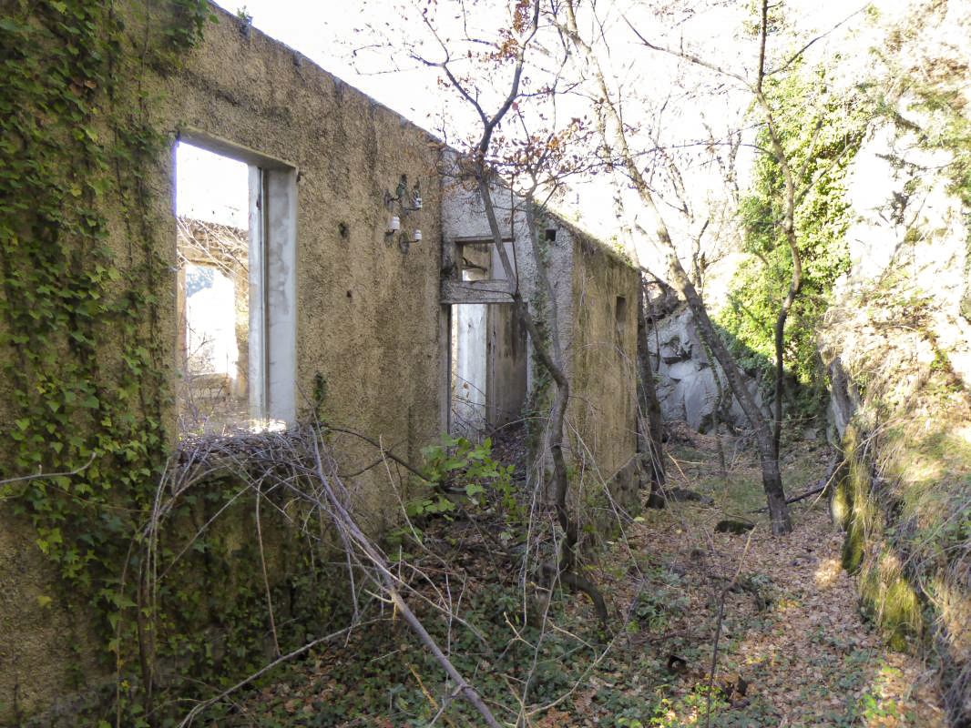 Ligne Maginot - AGAISEN - (Casernement) - Arrière du bâtiment - ELLENA-CUNY
