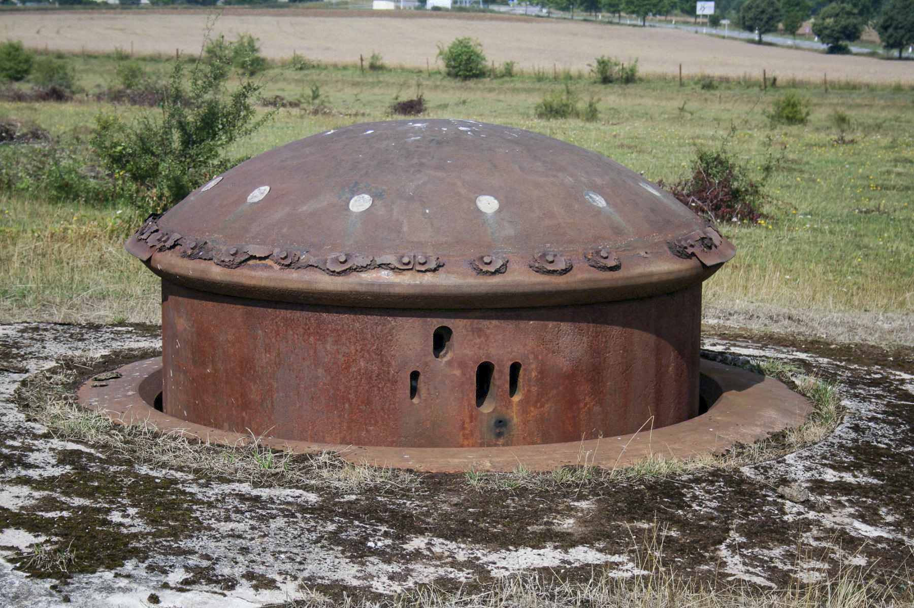Ligne Maginot - BREHAIN - A6 - (Ouvrage d'artillerie) - Bloc 2
Tourelle mitrailleuse en batterie - Michel Teiten