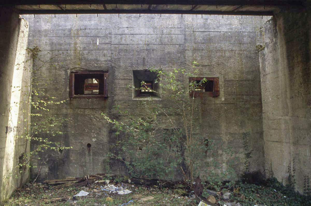 Ligne Maginot - ERROUVILLE EST - (Stand de tir) - Le stand de tir en 1993
Coté face - Valentin Hemmert