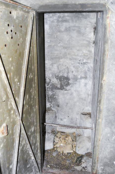 Ligne Maginot - E6 - TOURNEFORT (Casemate d'infanterie) - Latrine - Michal Prasil