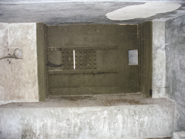 Ligne Maginot - E6 - TOURNEFORT (Casemate d'infanterie) - Créneau du canon anti-char - Marc ENDINGER