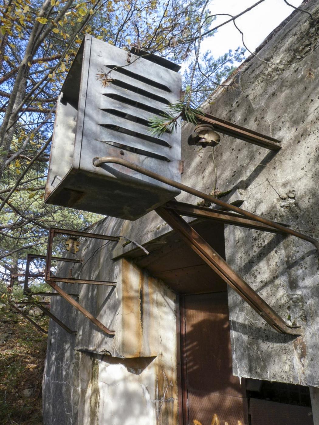 Ligne Maginot - MONTE GROSSO (MG) - E02 - (Ouvrage d'artillerie) - Bloc 4
Antenne radio - ELLENA Daniel - CUNY Philippe