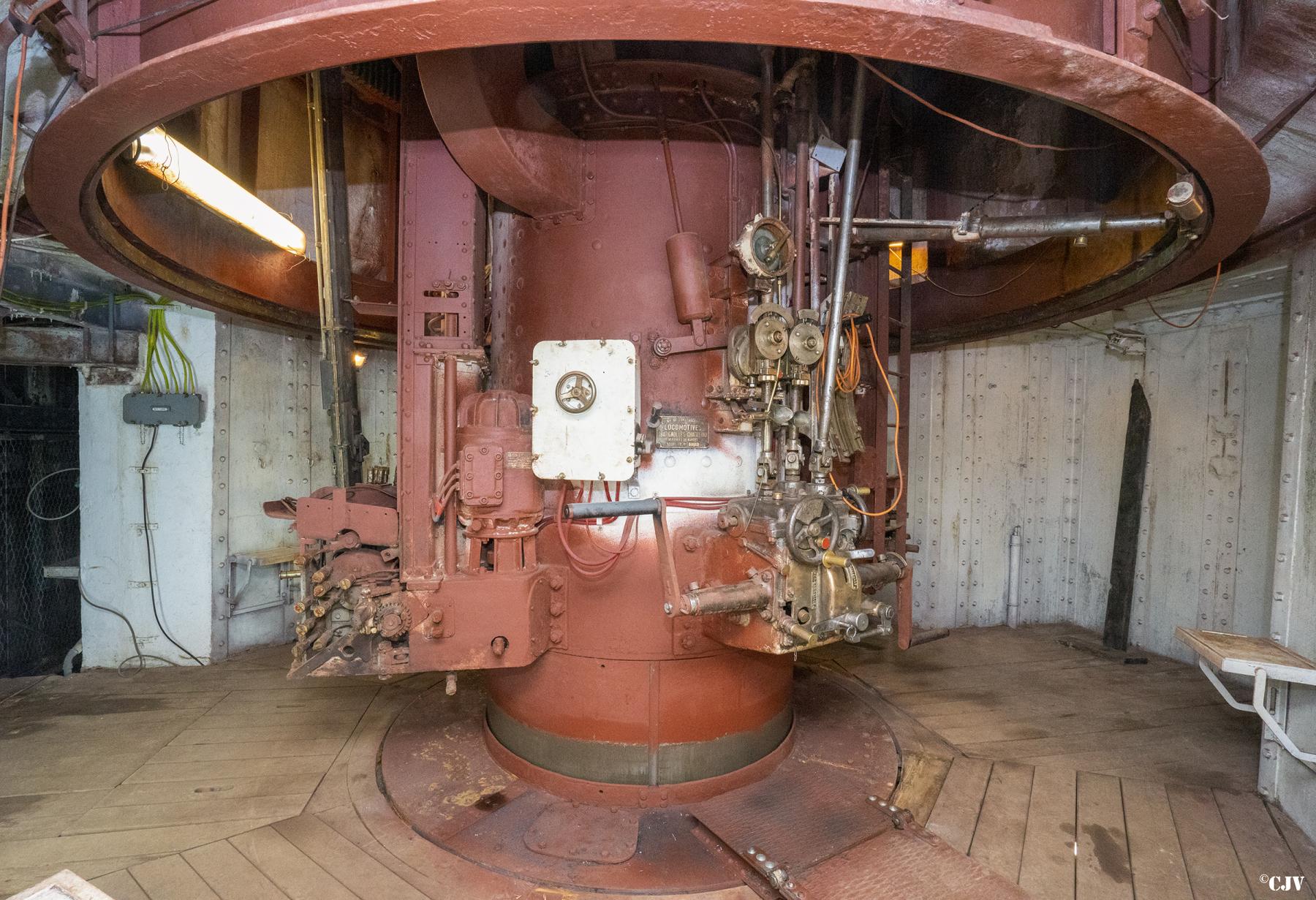 Ligne Maginot - AGAISEN (AN) - E03 - (Ouvrage d'artillerie) - Bloc 3
La tourelle en cours de restauration - Lia VERMEULEN