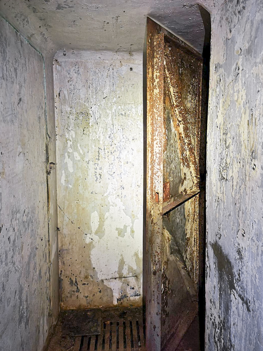 Ligne Maginot - 36T - (Chambre de coupure) - Couloir et accès au local téléphonique - DK_Antoine4