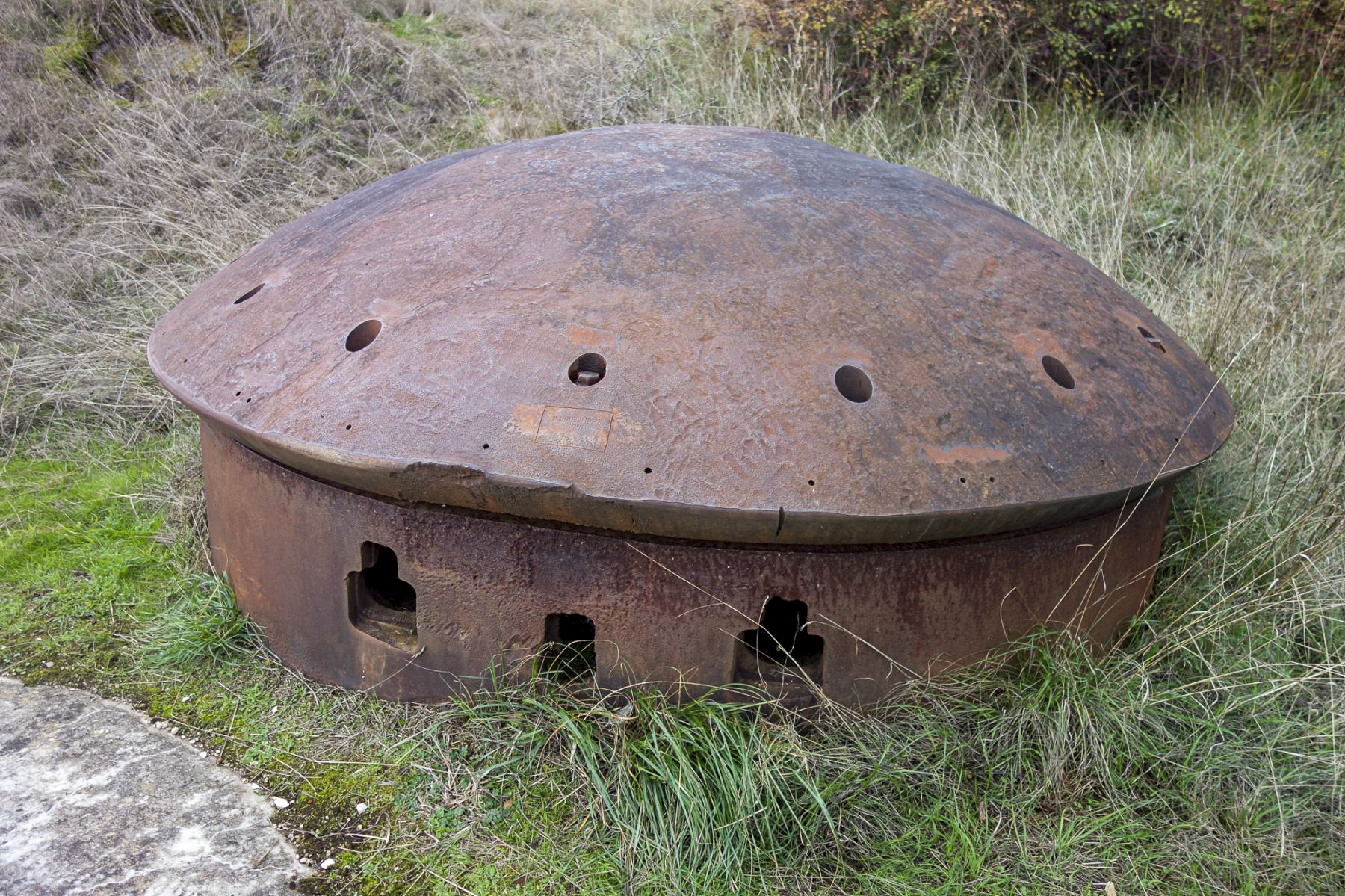 Ligne Maginot - VELOSNES - (Ouvrage d'artillerie) - Bloc 1
Tourelle pour deux armes mixtes - Michel Teiten