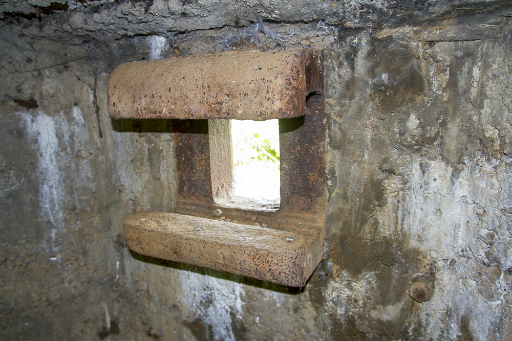 Ligne Maginot - CB344 - BREITENBAUM - (Blockhaus pour arme infanterie) - Vue intérieur de la trémie Condé du créneau mitrailleuse - Michel Teiten