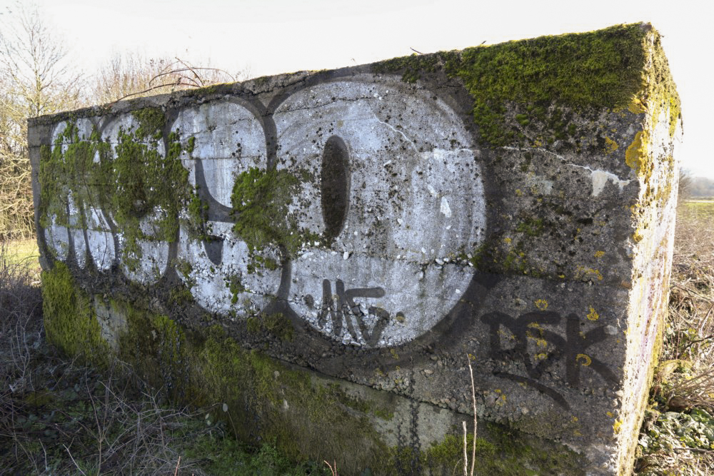 Ligne Maginot - ENTRANGE EST - (Abri) -                               - Alain Perouffe