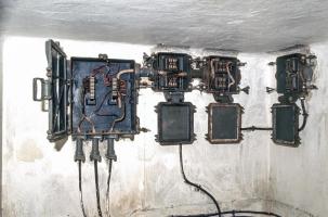Ligne Maginot - 26T - (Chambre de coupure) - Equipement intérieur, vue d'ensemble
Boitiers ouverts