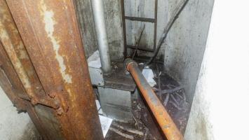 Ligne Maginot - HELMREICH - X10 - (Abri) - Cloche GFM
Le caisson de récupération des douilles du FM