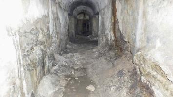 Ligne Maginot - HELMREICH - X10 - (Abri) - Couloir intérieur
On note la dégradation progressive des piédroits liée aux poussées du terrain.