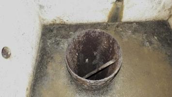 Ligne Maginot - HELMREICH - X10 - (Abri) - Le puits - Détail
Partie émergente du forage tubé destiné à l'alimentation en eau de l'abri.