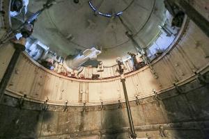 Ligne Maginot - Tourelle démontable pour mitrailleuse mle 35/37 - Vue de l'intérieur de la tourelle. Les anneaux empilables assemblés entre eux sont nettement visibles.
Les tirants en place au niveau de l'élément supérieur ne sont pas ceux d'origine