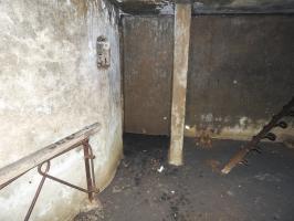 Ligne Maginot - BB10-B - LA HOUVE - (Central téléphonique d'observation) - L'entrée de gauche vue depuis l'intérieur.