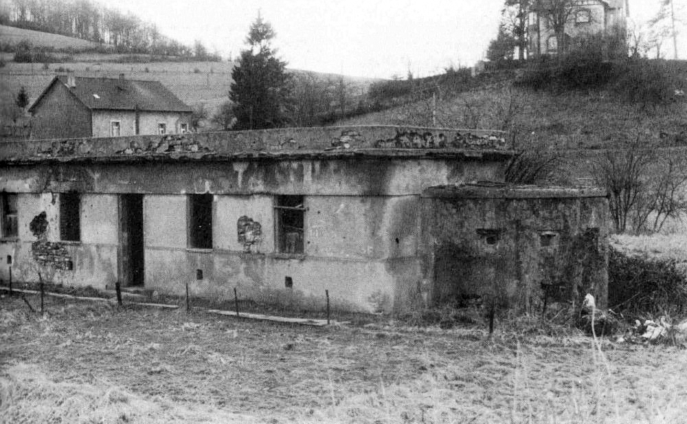 Ligne Maginot - VOLMERANGE LES MINES (POSTE AVANCé GRM) - (Poste GRM - Maison Forte) - Photo publiée dans 'La ligne Maginot, ce qu'elle était, ce qu'il en reste' de JY MARY (1980) - Jean Yves MARY
