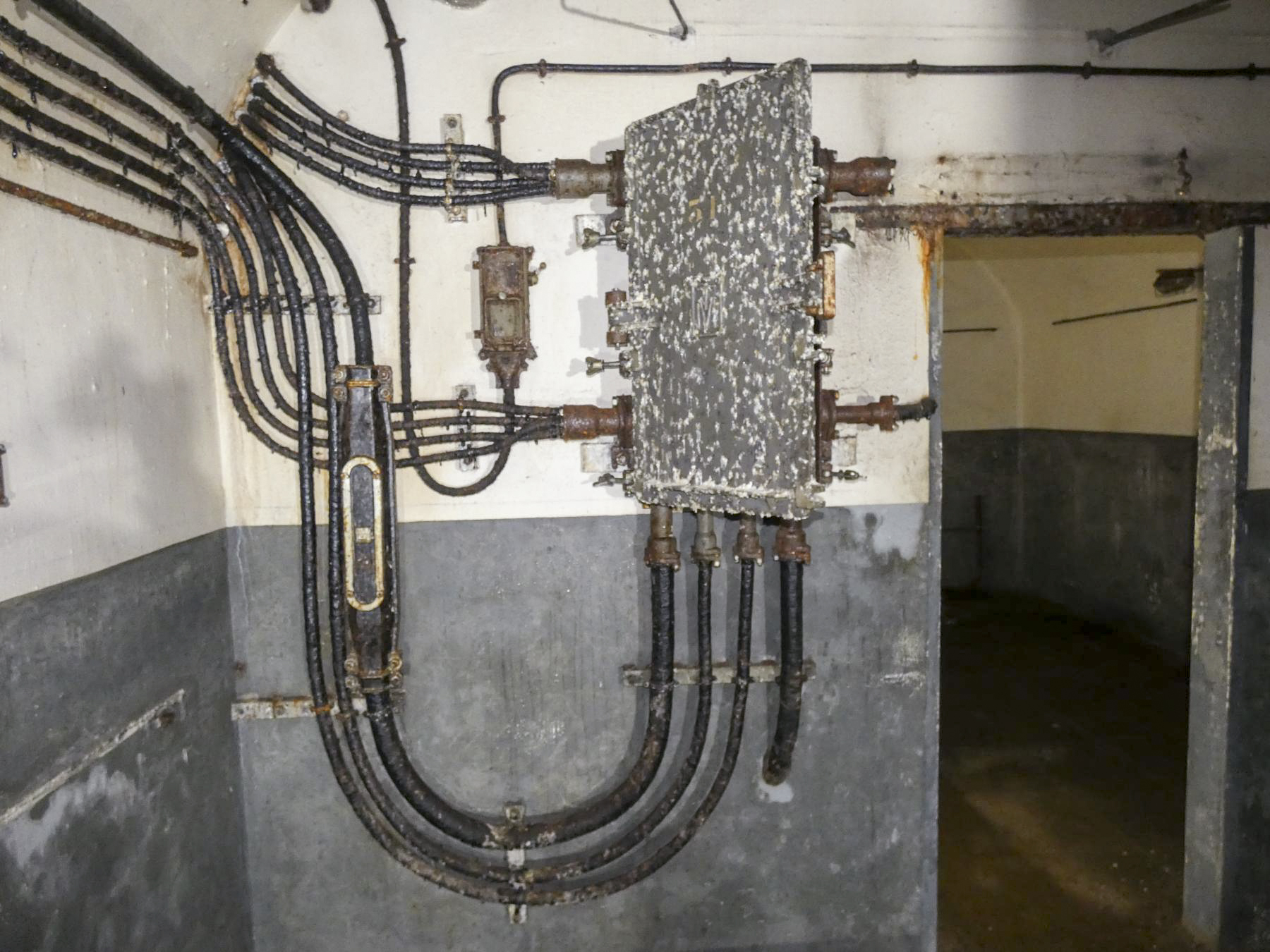 Ligne Maginot - FERMONT - A2 - (Ouvrage d'artillerie) - PC de l'ouvrage
Boitier répartiteur téléphonique - STENGER Mathieu