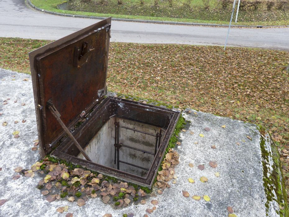 Ligne Maginot - 74T - BC23 - MANOM - (Chambre de coupure) - L'échelle d'accés est toujours en place avec ses deux mains courantes escamotables - Pascal LAMBERT