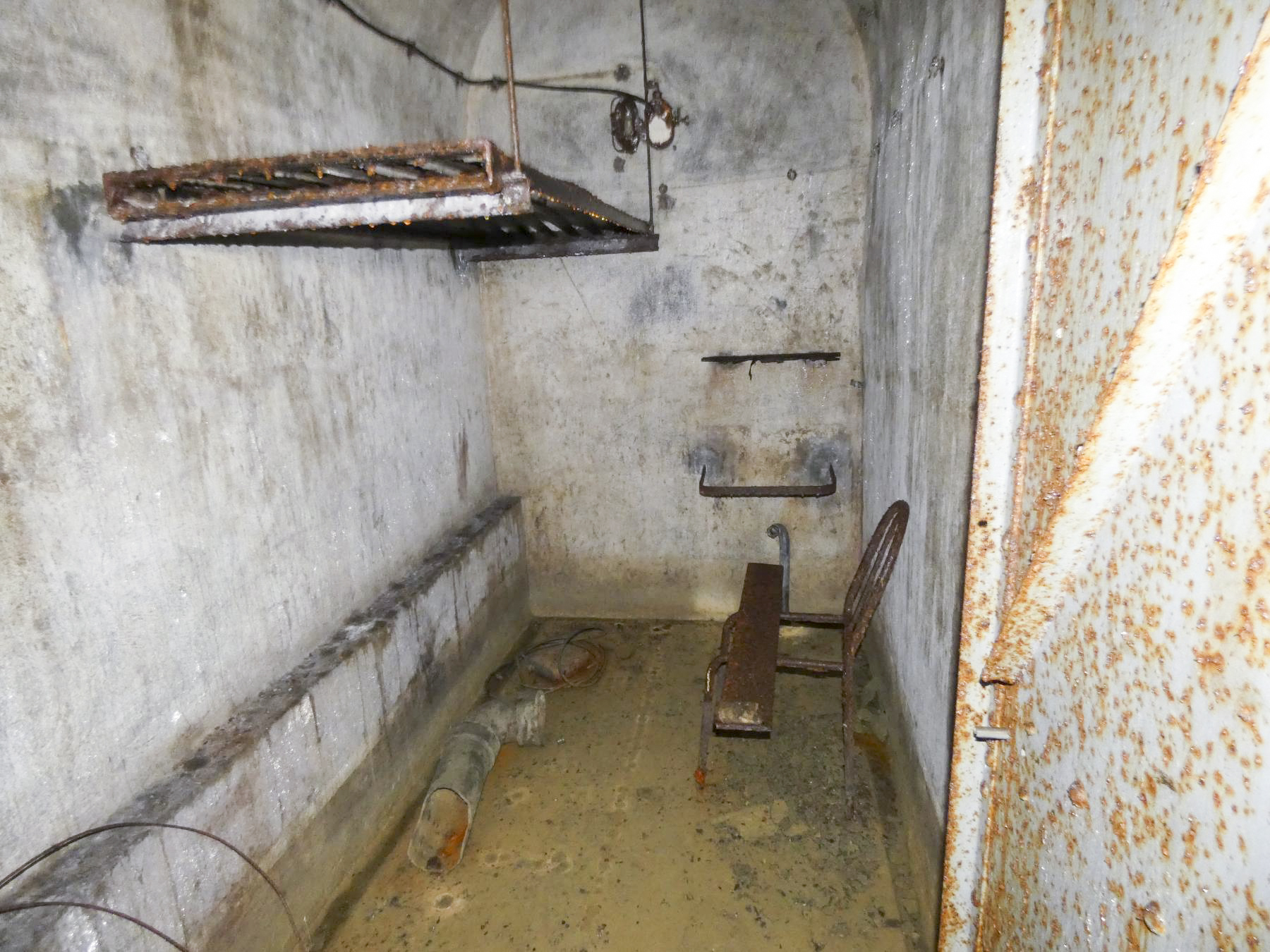 Ligne Maginot - FERMONT - A2 - (Ouvrage d'artillerie) - Bloc 6
Chambre aménagée à l'extrémité du couloir - STENGER Mathieu