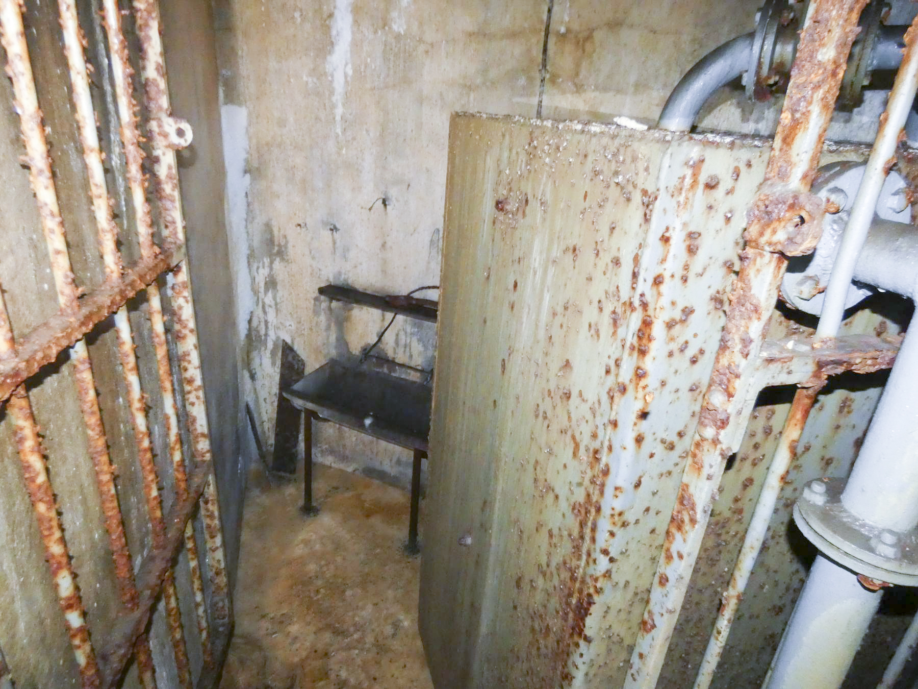 Ligne Maginot - FERMONT - A2 - (Ouvrage d'artillerie) - Bloc 6
Réservoir d'eau dans le puits d'escalier - STENGER Mathieu