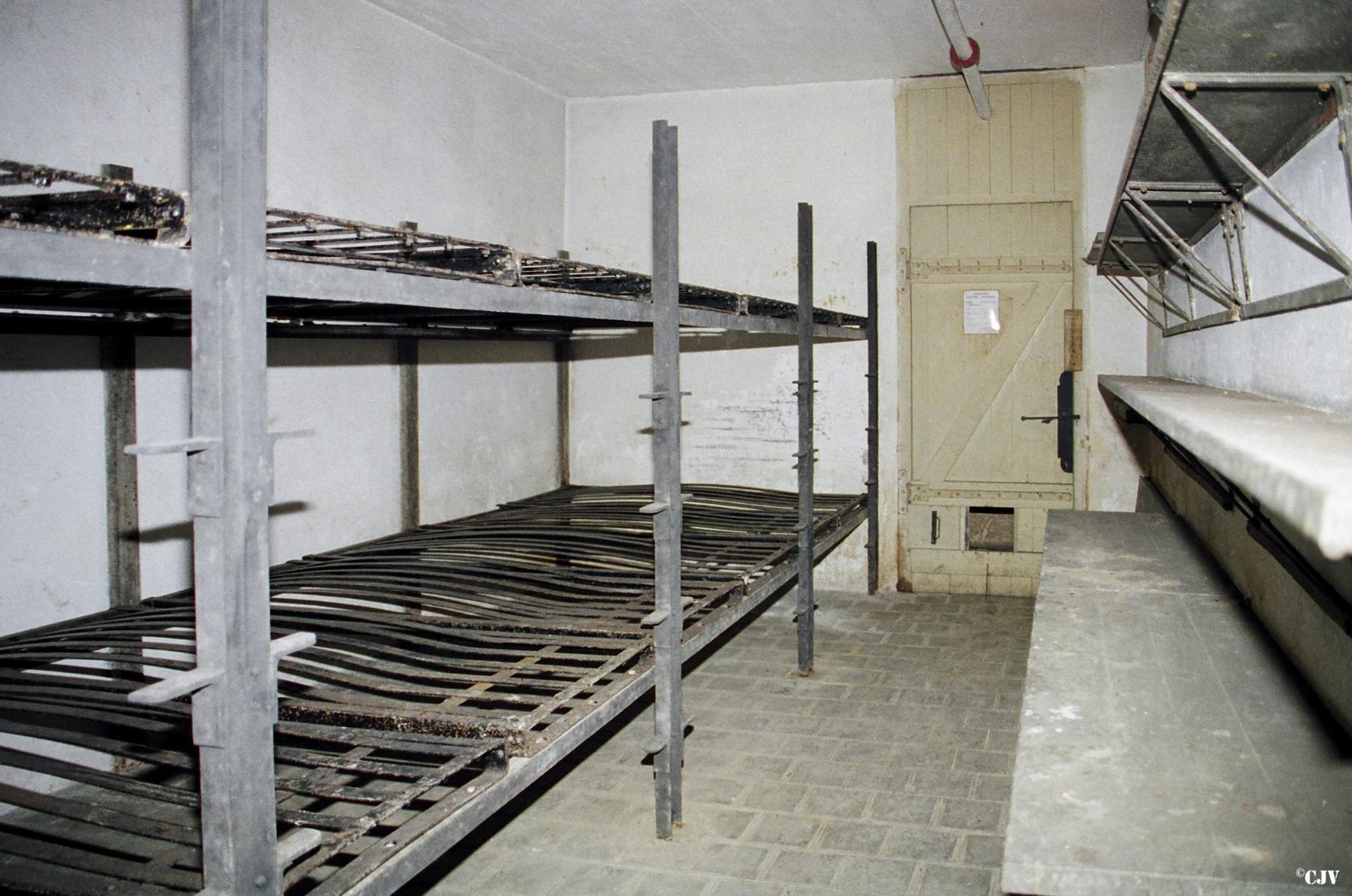 Ligne Maginot - BOIS DE CATTENOM - X14 - (Abri) - L'une des trois chambrées pour la troupe - Lia VERMEULEN