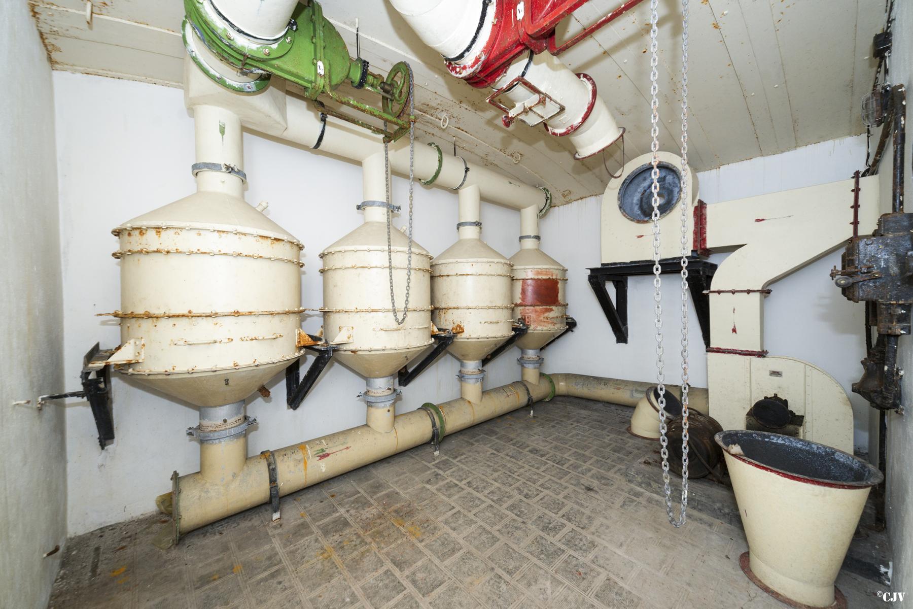 Ligne Maginot - BOIS DE CATTENOM - X14 - (Abri) - La salle des filtres - Lia VERMEULEN