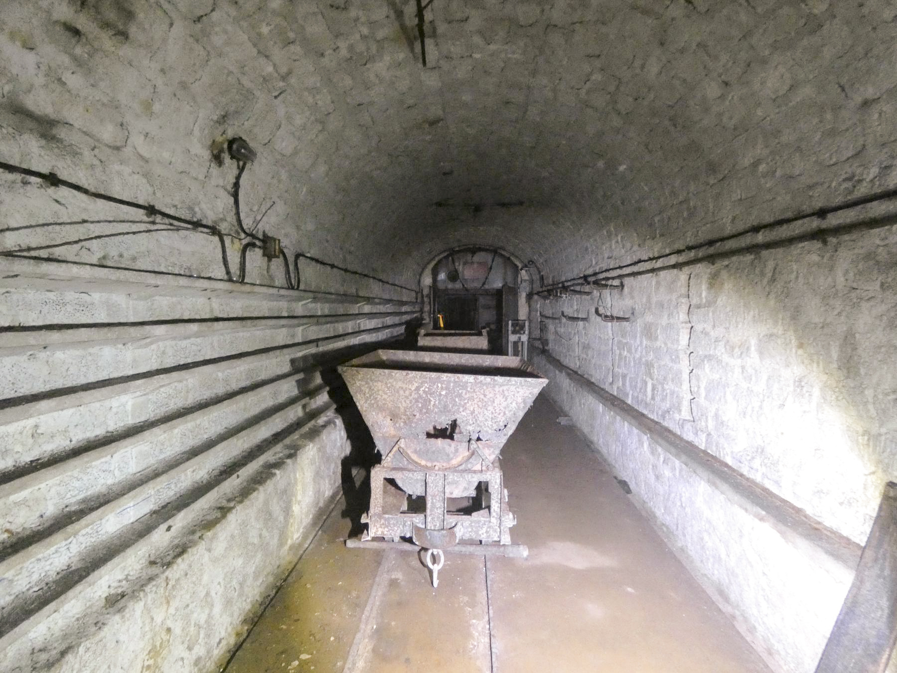 Ligne Maginot - FERMONT - A2 - (Ouvrage d'artillerie) - Extrémité de la galerie vers les blocs 1 et 2 aboutissant à l'atelier du génie - STENGER Mathieu