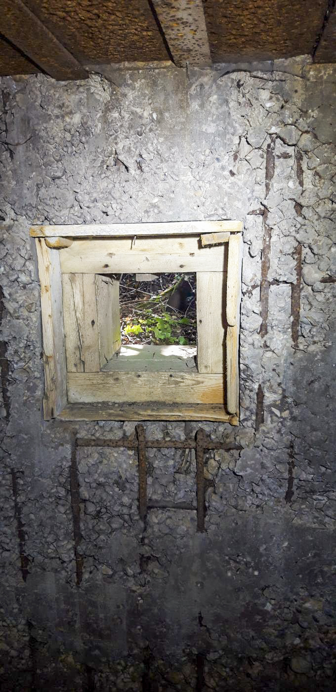 Ligne Maginot - AB359 - BAN SAINT JEAN NORD 2 - (Blockhaus pour arme infanterie) - Créneau de tir avec coffrage  - Mathias BOHL