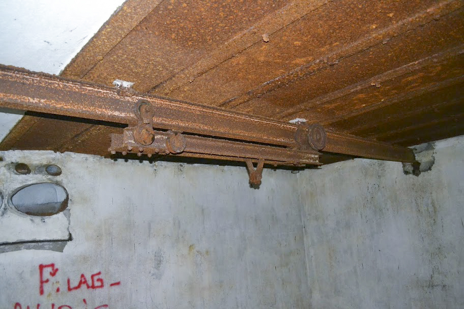 Ligne Maginot - HELMREICH - X10 - (Abri) - Le monorail destiné au treuil permettant d'alimenter la partie souterraine de l'abri - PAVEL Jan