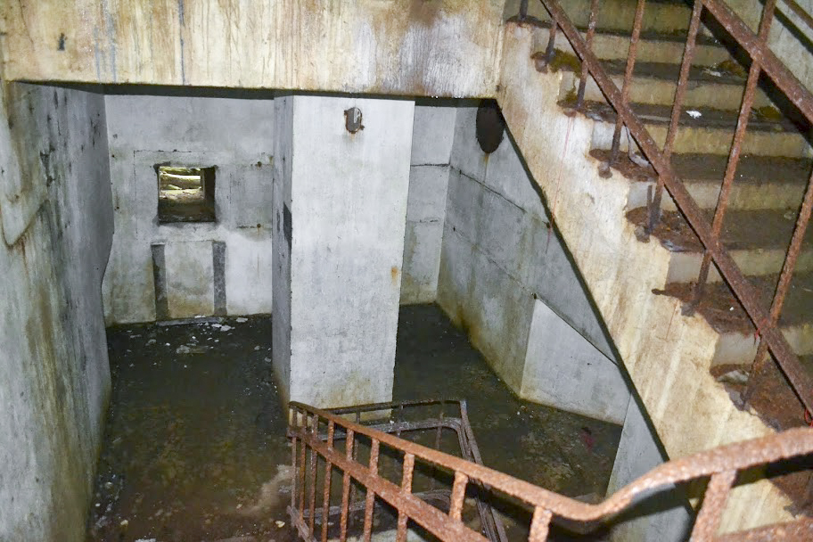 Ligne Maginot - HELMREICH - X10 - (Abri) - Le coffre Est
Niveau inférieur du bloc d'entrée - PAVEL Jan