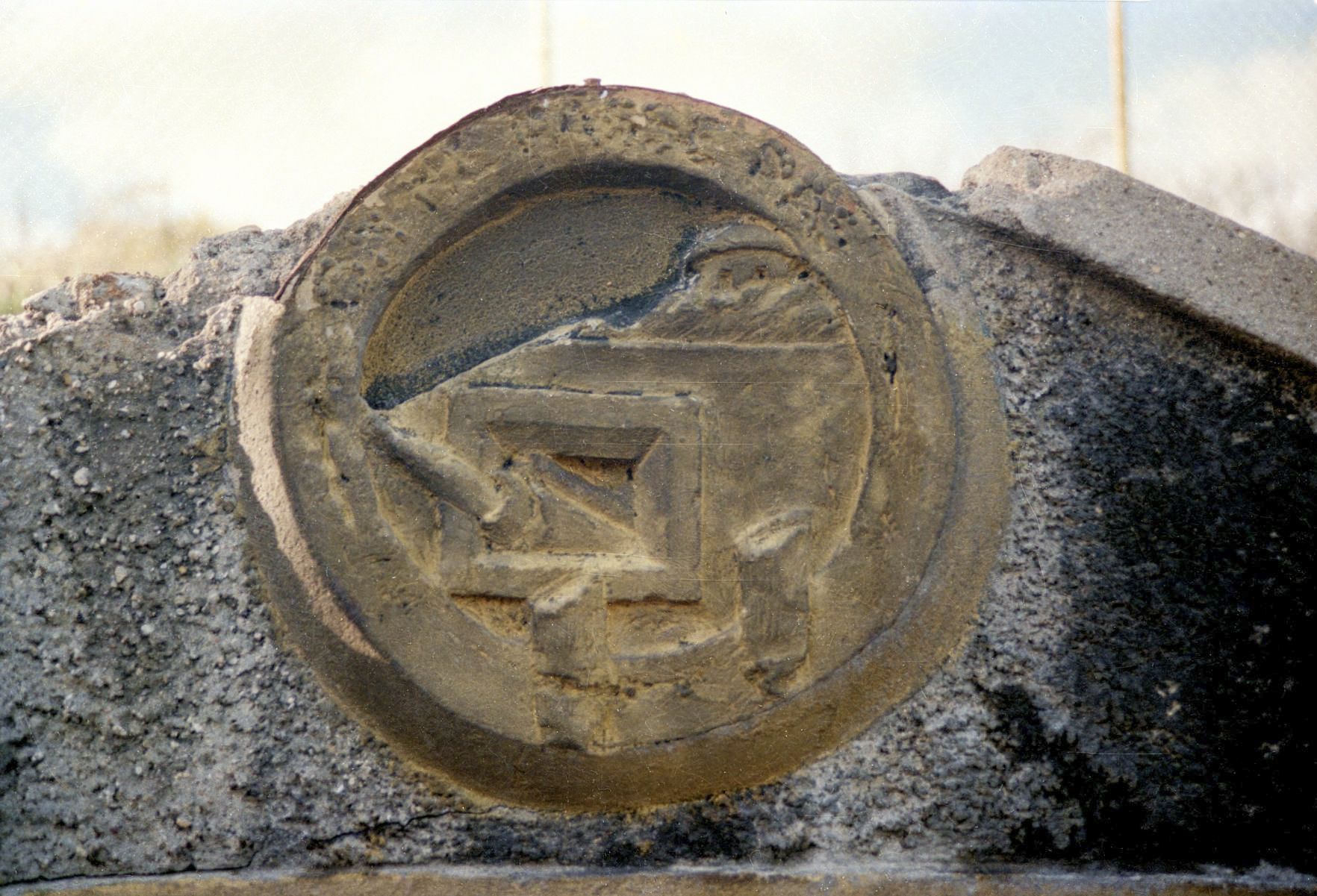 Ligne Maginot - HETTANGE GRANDE (11°CM - 168° RIF) - (PC de Sous-Quartier) - Le fronton de la seconde alvéole - Jean-Louis NOSPELD