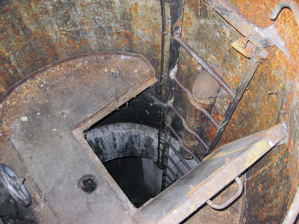 Ligne Maginot - HETTANGE GRANDE - X8 (QUARTIER ROUSSY - III/168°RIF) - (Abri) - Intérieur de l'une des deux cloches - Michel Teiten