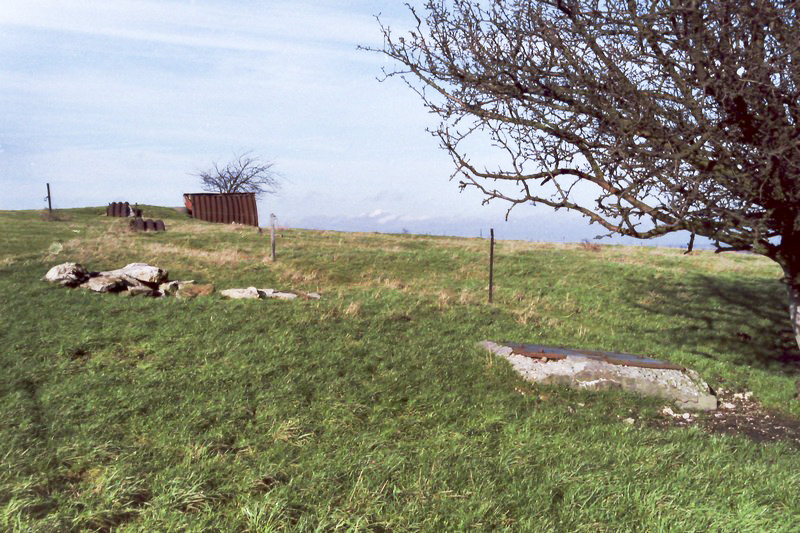 Ligne Maginot - COTE 334 EST - (Observatoire d'artillerie) - Etat en 1994
A l’arrière-plan l'observatoire ouest - Alain Perouffe