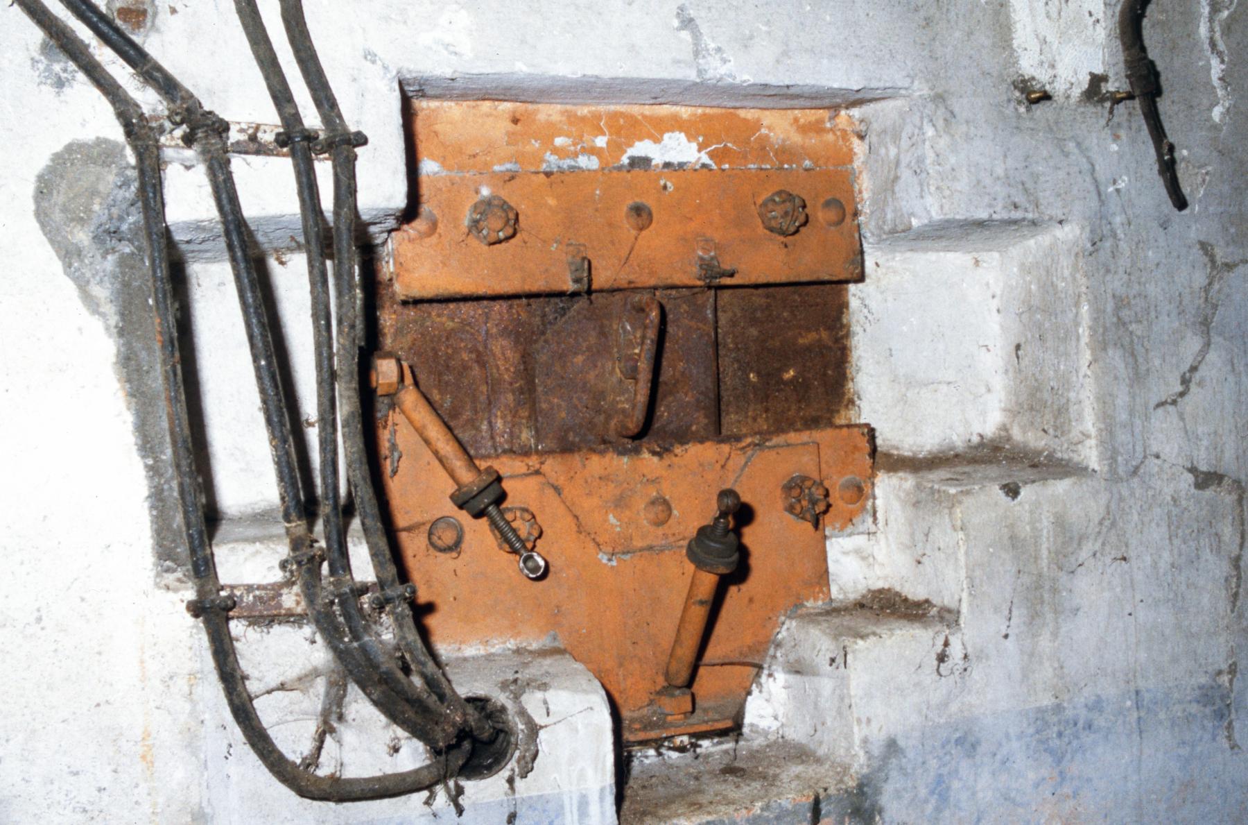 Ligne Maginot - COUME ANNEXE NORD - A30 - (Ouvrage d'infanterie) - Créneau de défense du fossé et passage des cables - MANSUY Michel