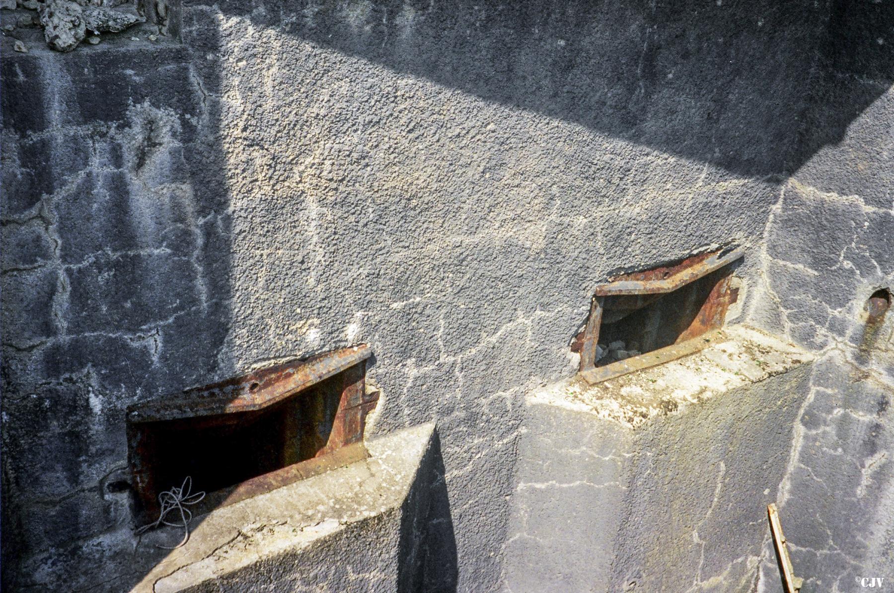 Ligne Maginot - COUME ANNEXE SUD - A32 - (Ouvrage d'infanterie) - Bloc 3
Les embrasures des mortiers de 81 mm - Lia VERMEULEN
