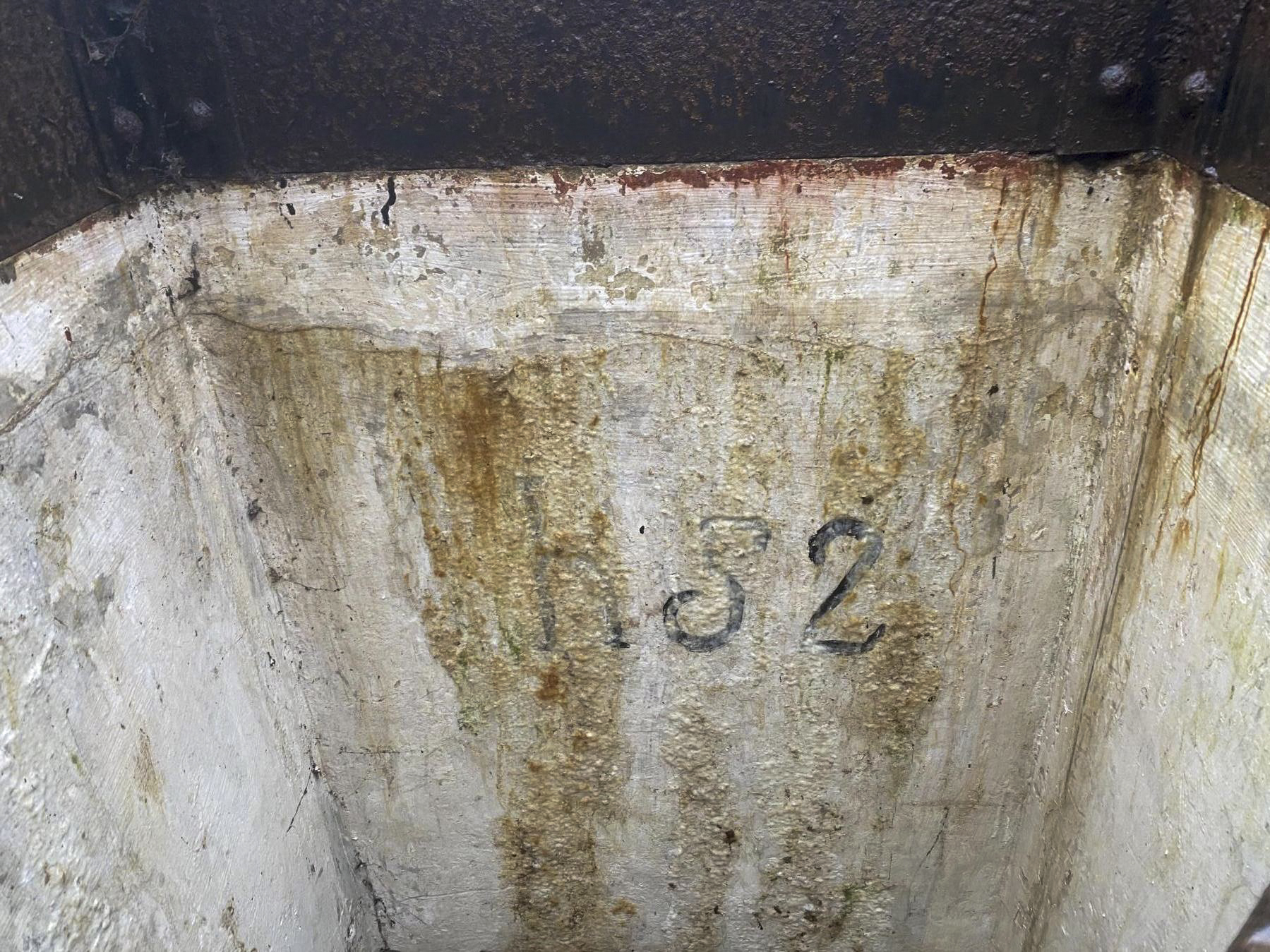 Ligne Maginot - H52 - (Chambre de coupure) - Le marquage H52 dans le puits d'accès - Pascal Lambert