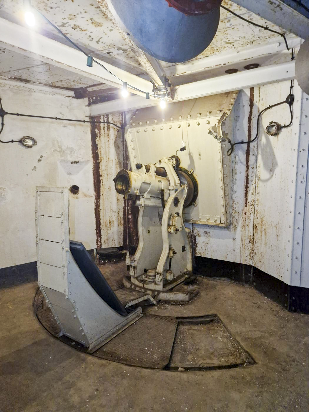Ligne Maginot - CASTILLON (CN) - EO8 - (Ouvrage d'artillerie) - Bloc 3
Canon de 75/29 - Stuart ANDRE