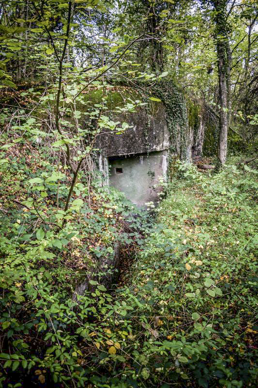 Ligne Maginot - CB3 - (Blockhaus pour canon) - Petit créneau FM prenant en enfilade le boyau d'accès - Fré Do