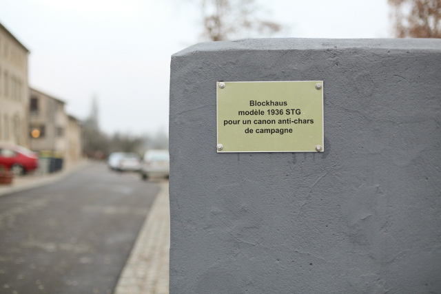 Ligne Maginot - CB73-B - CATTENOM EST - (Blockhaus pour canon) - Plaque explicative - www.arnaultjl-photo.com