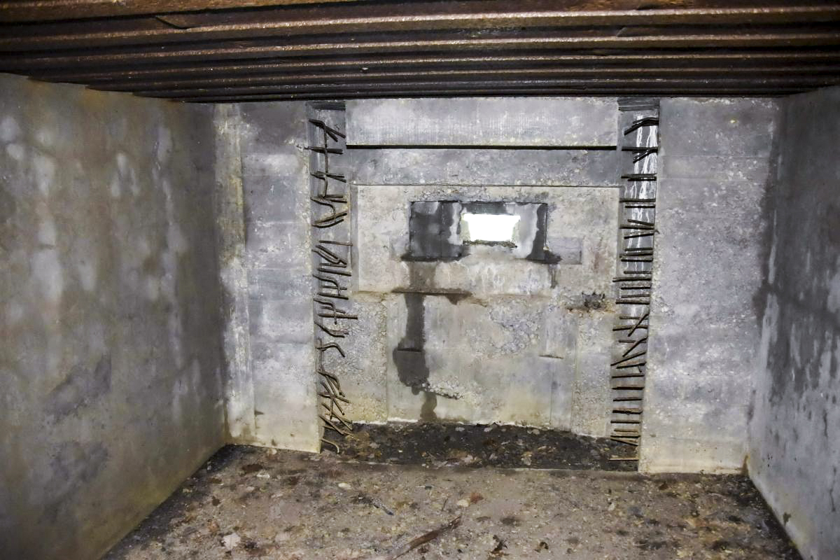Ligne Maginot - CB173 - YELLE 02 - (Blockhaus pour canon) - Créneau de tir inachevé.  - D.Froehly