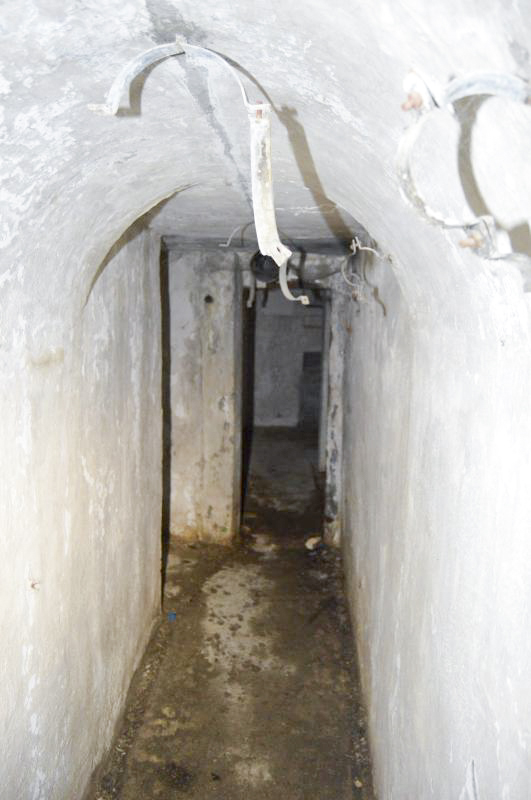 Ligne Maginot - CASTEL VIEIL - (Ouvrage d'infanterie) - Couloir vers bloc 4, à gauche vers bloc 3 - Michal Prasil