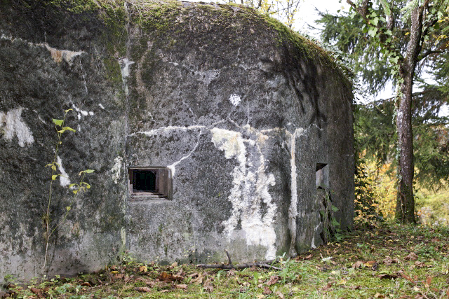 Ligne Maginot - CONTZ LES BAINS 1 (POSTE AVANCé GRM) - (Poste GRM - Maison Forte) - Créneaux de tir - www.arnaultjl-photo.com