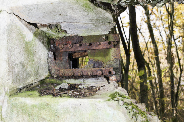 Ligne Maginot - FRECHING NORD (POSTE AVANCé GRM) - (Poste GRM - Maison Forte) - Vestige de créneau. - www.arnaultjl-photo.com