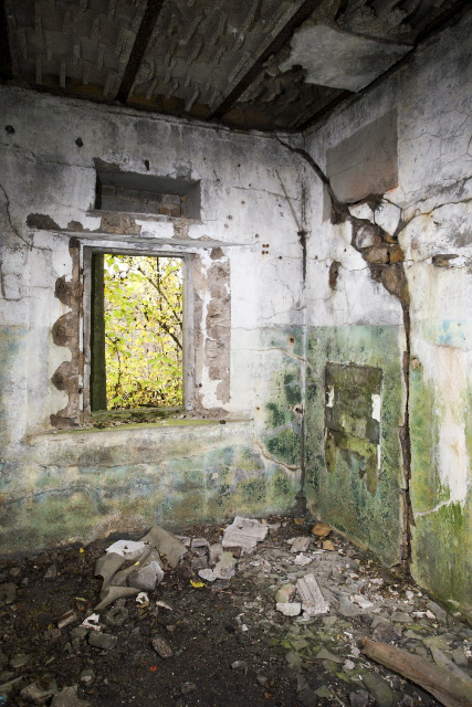 Ligne Maginot - FRECHING NORD (POSTE AVANCé GRM) - (Poste GRM - Maison Forte) - Les dommages causés au blockhaus se sont répercutés a l'intérieur de l'édifice. - www.arnaultjl-photo.com