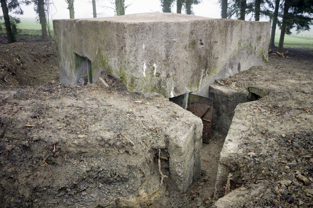 Ligne Maginot - BB46 - STRACHEN - (Blockhaus pour canon) - Photo prise avec l'autorisation du propriétaire, lors du nettoyage de la parcelle - Frédéric VIEU
