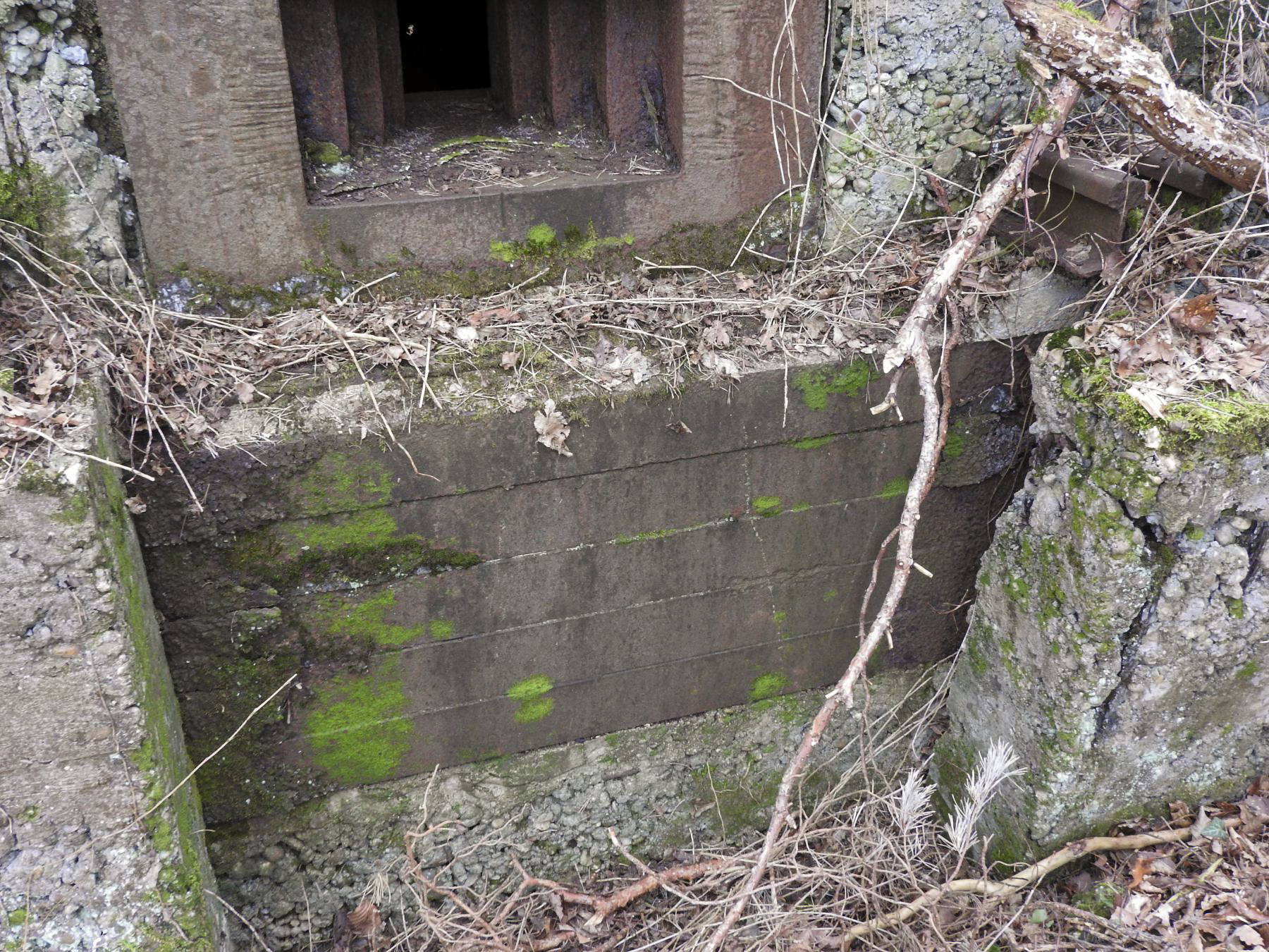 Ligne Maginot - BB310 - (Blockhaus pour arme infanterie) - Le renfort de la façade sous l'embrasure. - STENGER Mathieu