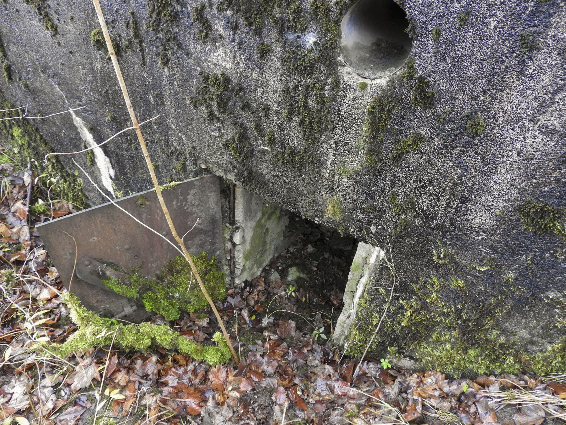 Ligne Maginot - BB376 - (Blockhaus pour canon) - L'entrée latérale pour le personnel. - STENGER Mathieu