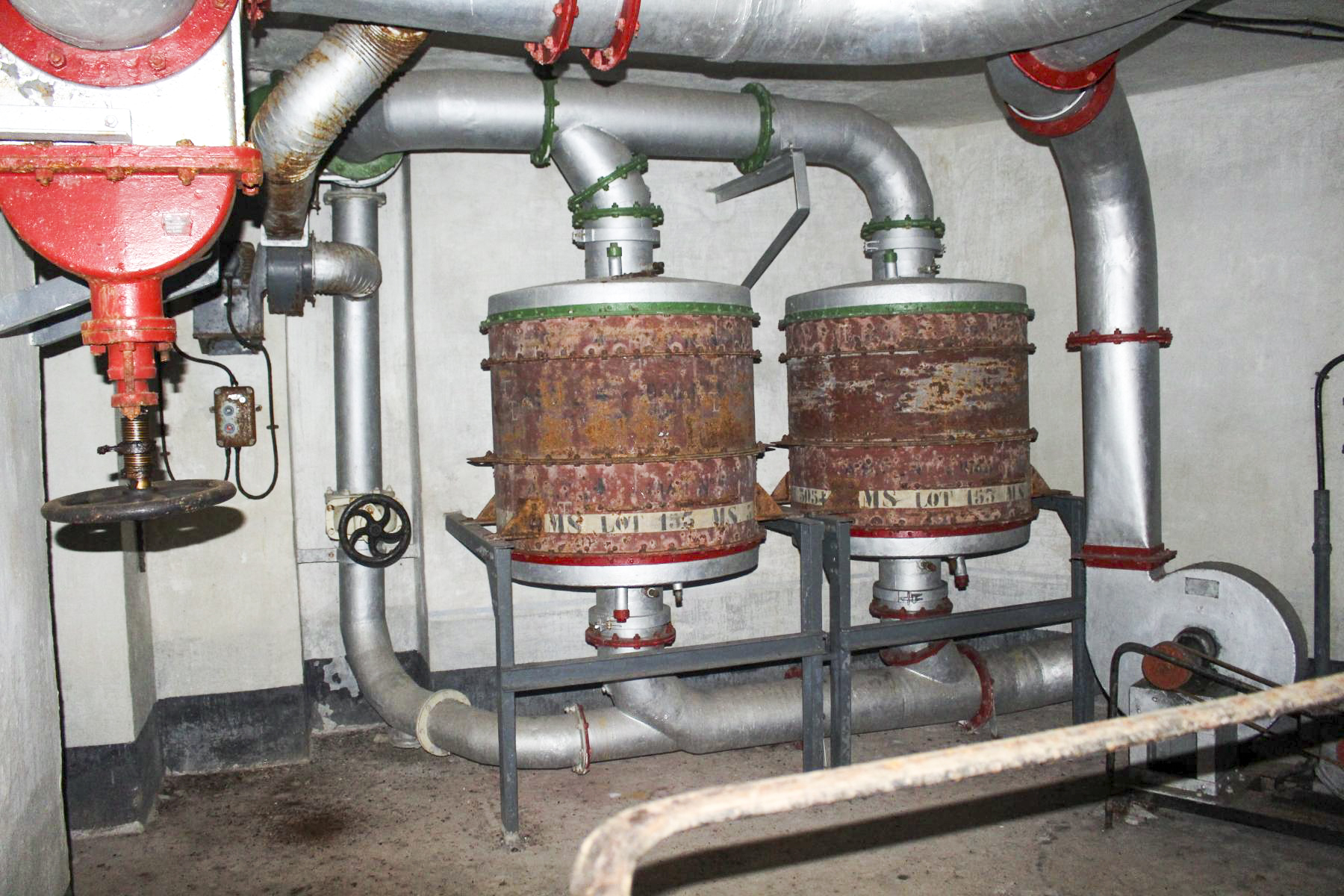 Ligne Maginot - CASTILLON (CN) - EO8 - (Ouvrage d'artillerie) - Bloc 5
Les filtres de purification d'air du bloc  - Stuart ANDRE