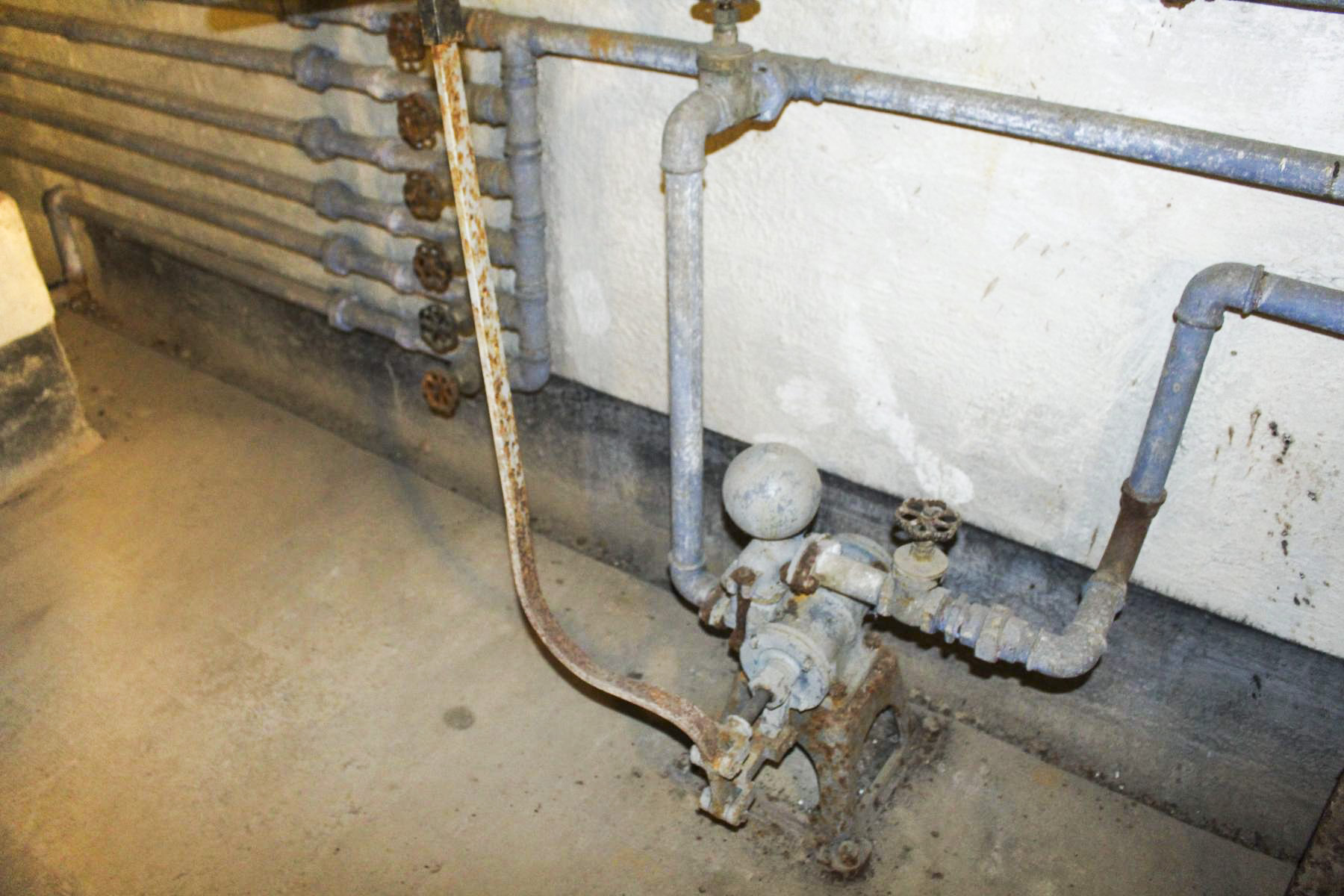 Ligne Maginot - CASTILLON (CN) - EO8 - (Ouvrage d'artillerie) - Pompe manuelle - Stuart ANDRE