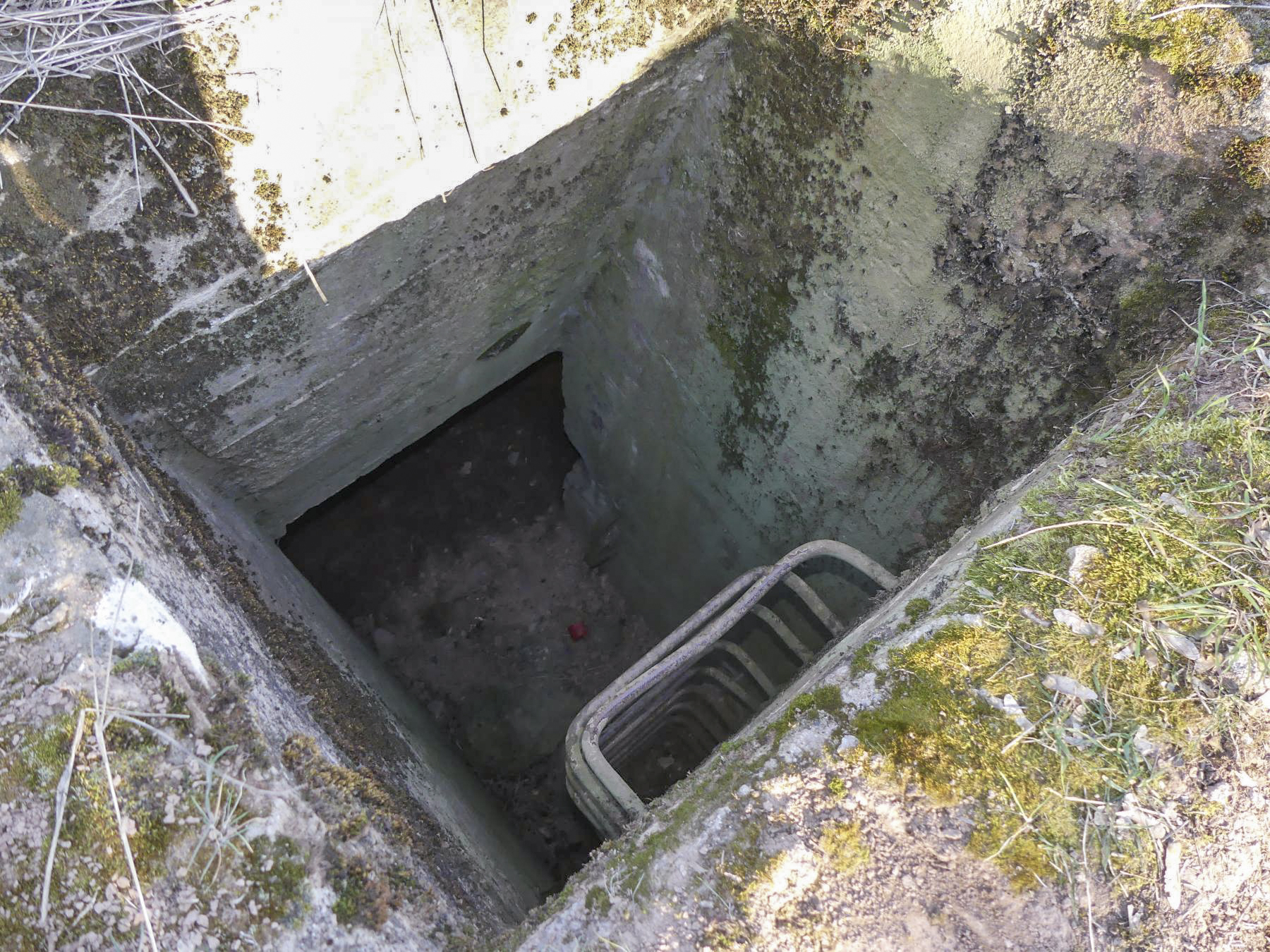 Ligne Maginot - HOMBOURG-BUDANGE - (Central téléphonique isolé) - Accès au sous sol  - 164maginot
