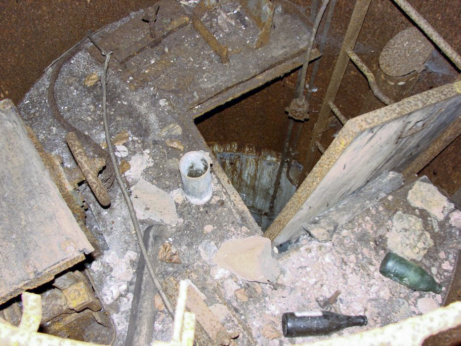 Ligne Maginot - HUMMERSBERG - X20 - (Abri) - Coffre Nord
L'intérieur de la cloche GFM. - Schnoupf