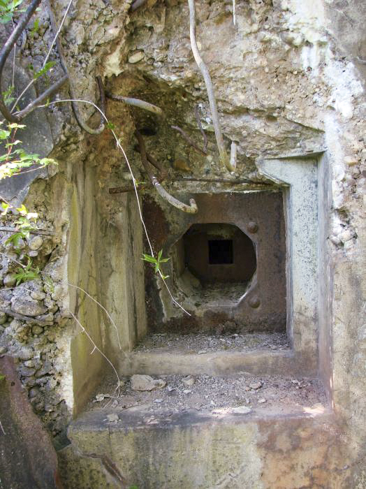 Ligne Maginot - HUMMERSBERG - X20 - (Abri) - Coffre Sud
Créneau de défense. - Schnoupf